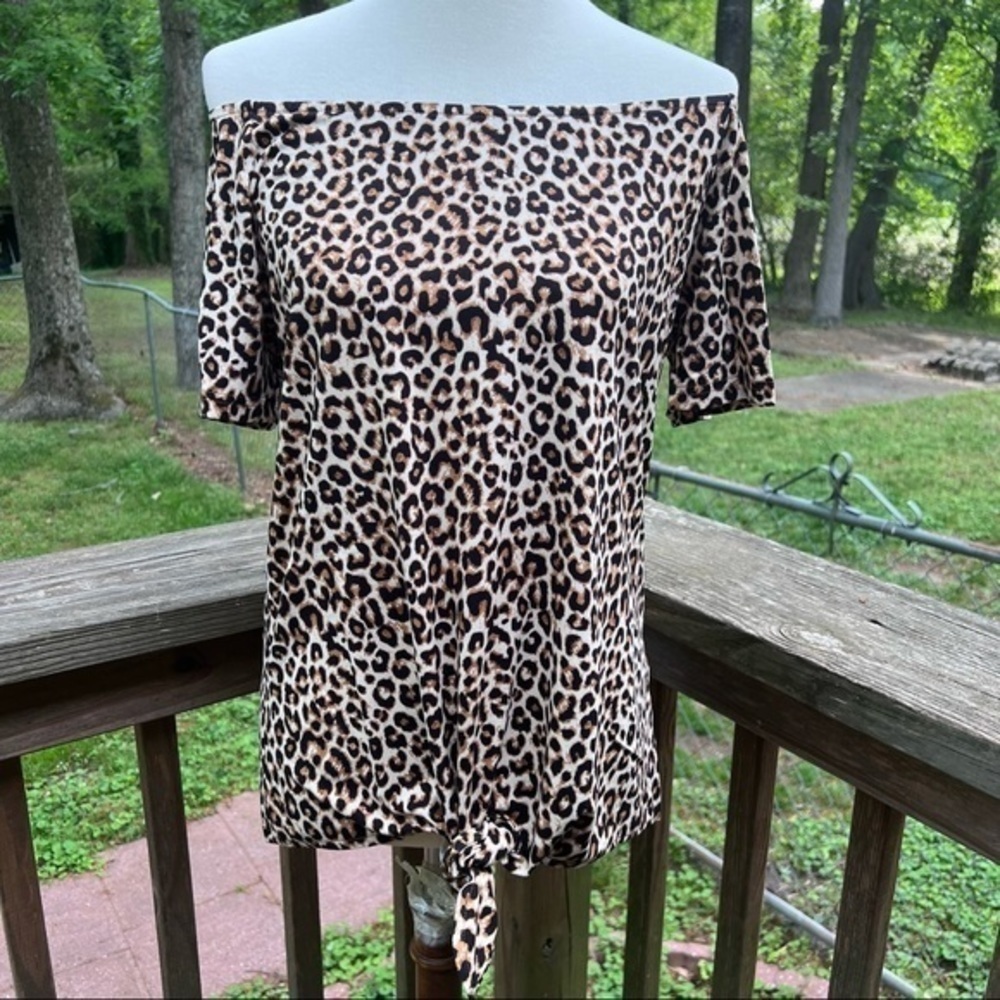 Leopard print off shoulder top - Picture 2 of 8